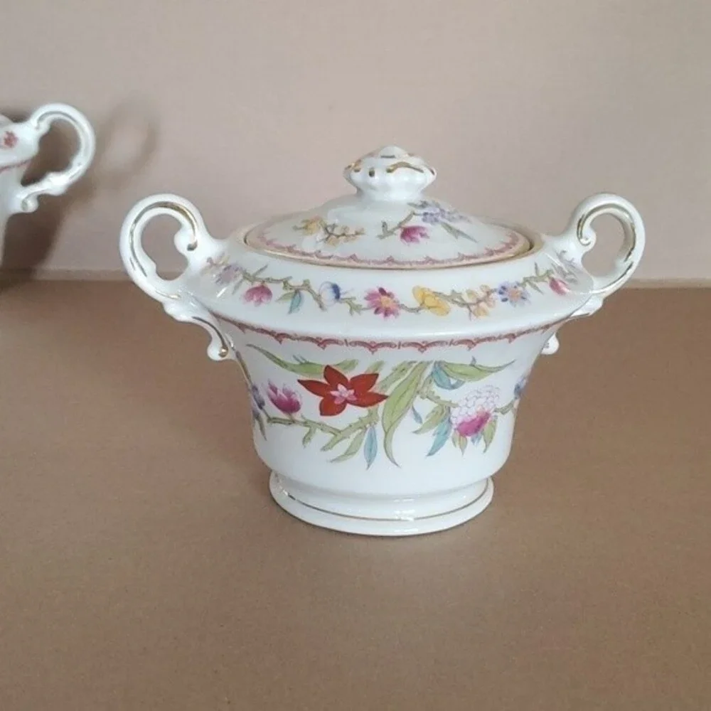 Syracuse Old Ivory Bombay pattern SUGAR BOWL AND LID - flaw